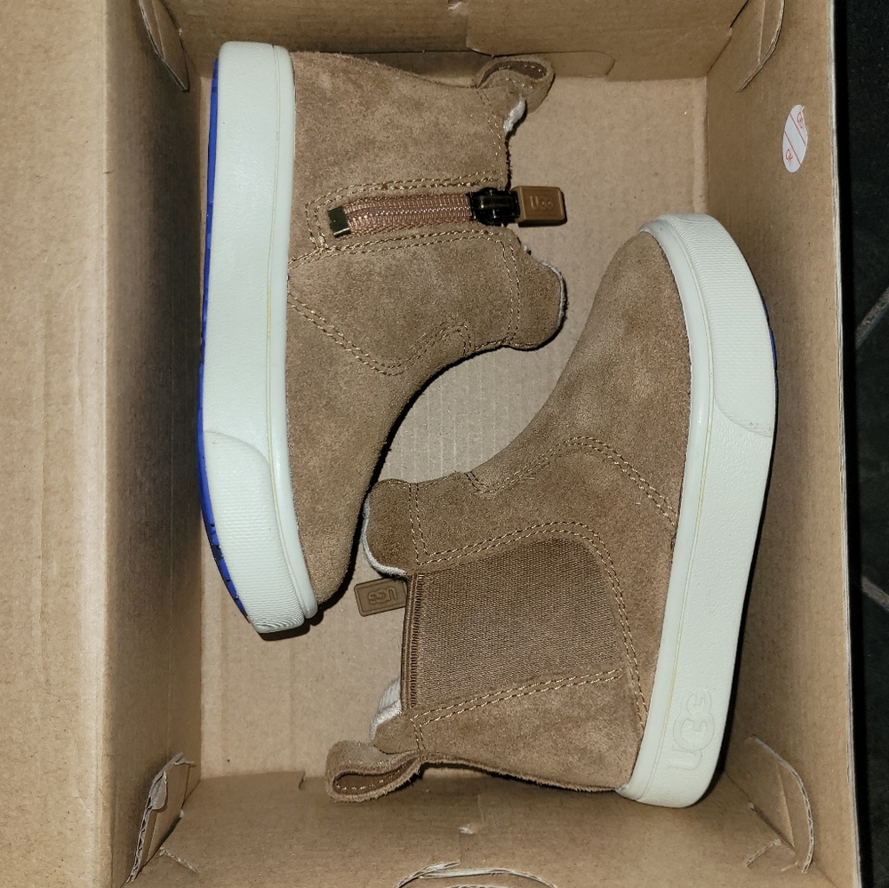 UGG Toddler Tan Suede Boots Size 6